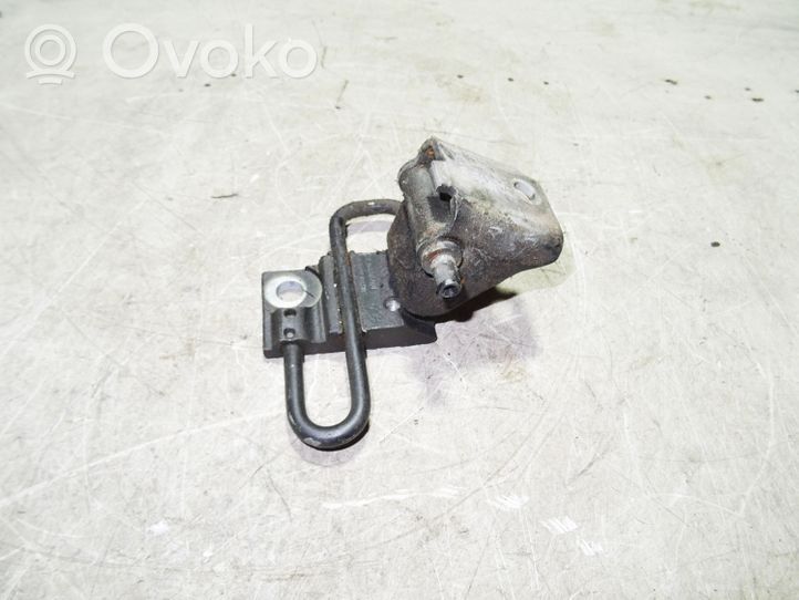 Audi A4 S4 B7 8E 8H Cerniera inferiore della portiera anteriore 8E0831412E