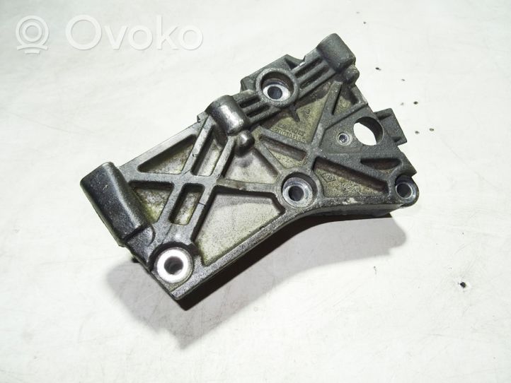 Renault Kangoo I Engine mounting bracket 8200101196