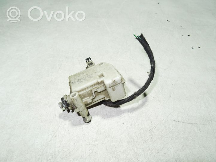 Audi A6 S6 C5 4B Verrouillage du bouchon du réservoir de carburant 4B986215