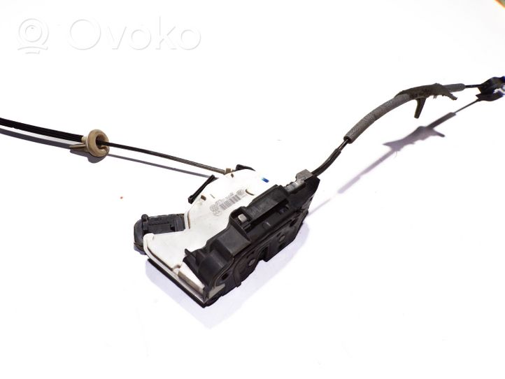 Volkswagen Jetta VI Front door lock 5K1837016D