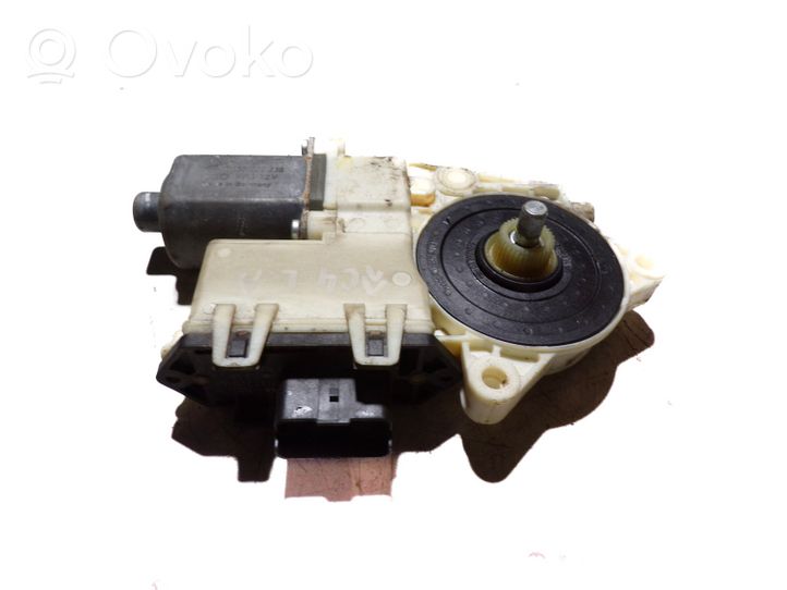 Citroen C4 I Rear door window regulator motor 0130822238