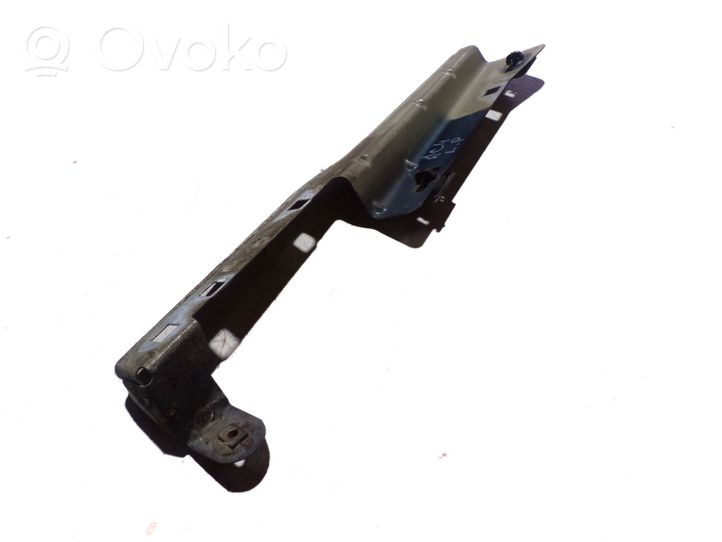 Citroen C4 I Supporto di montaggio del parafango 563981