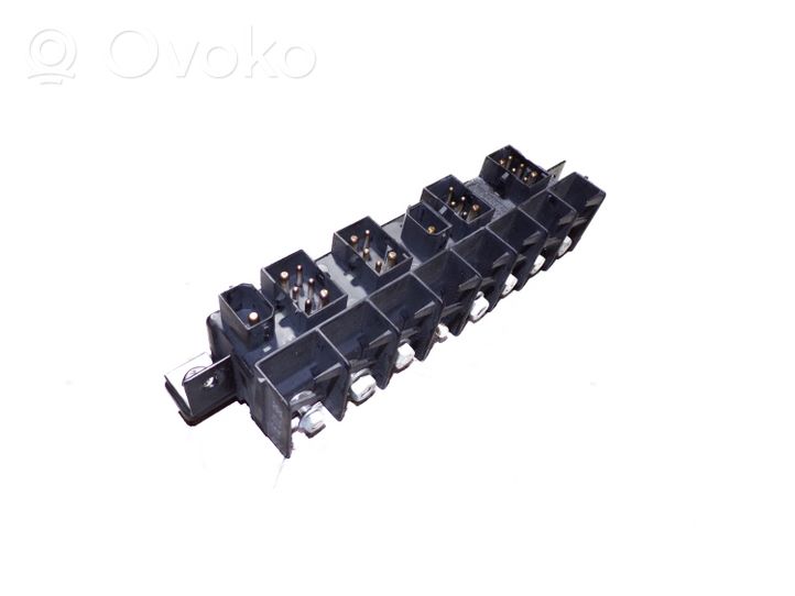 Audi A8 S8 D2 4D Sulakemoduuli 4A0941822