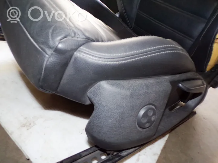 Volkswagen Scirocco Sėdynių komplektas 1K8881106E