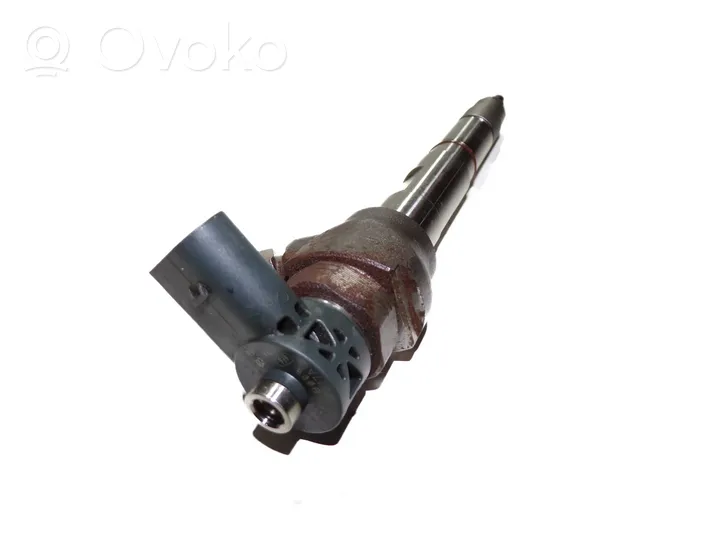 Volkswagen PASSAT B8 Fuel injector 04L130277AC