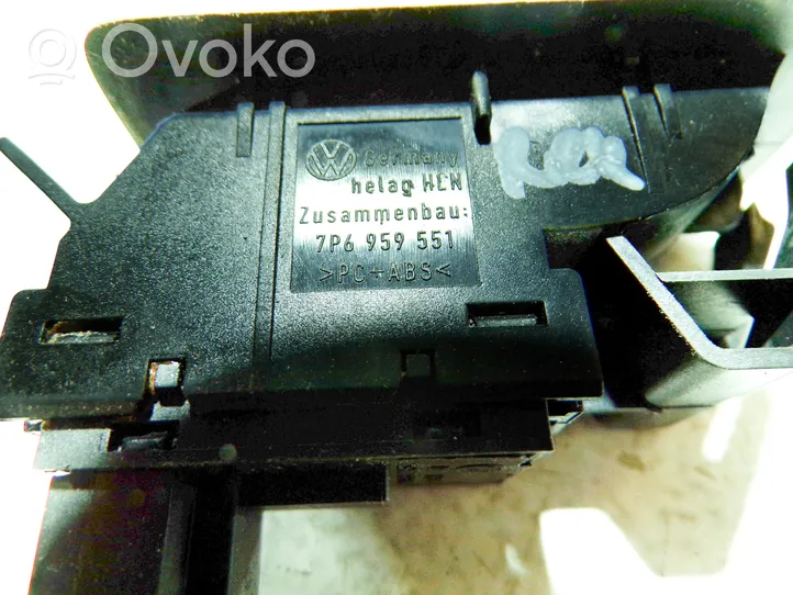 Volkswagen Touareg II Tailgate opening switch 7P6959551