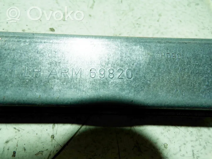 Toyota Aygo AB10 Elektryczny podnośnik szyby drzwi przednich 118671