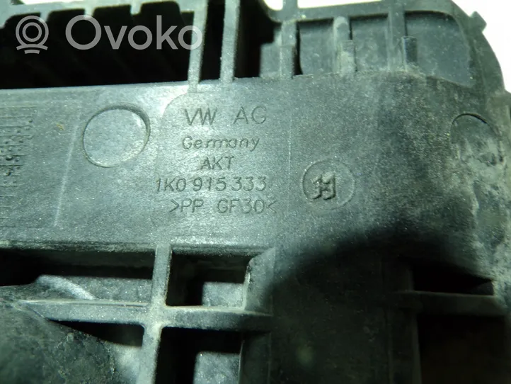Volkswagen Caddy Подошва крепления аккумулятора 1K0915325B
