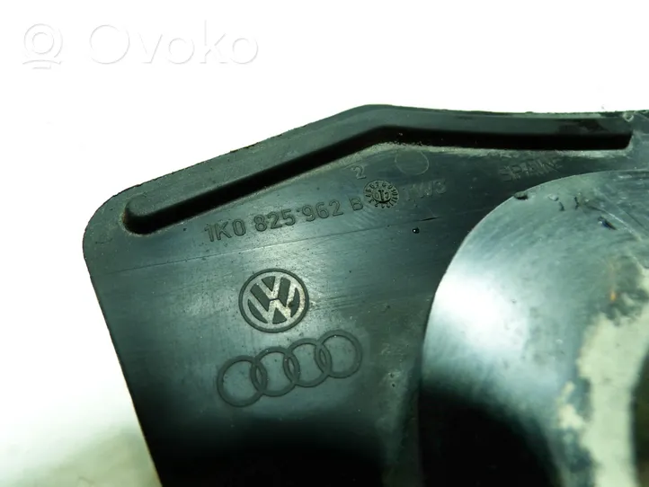 Volkswagen Golf V Autres pièces de carrosserie 1K0825962B