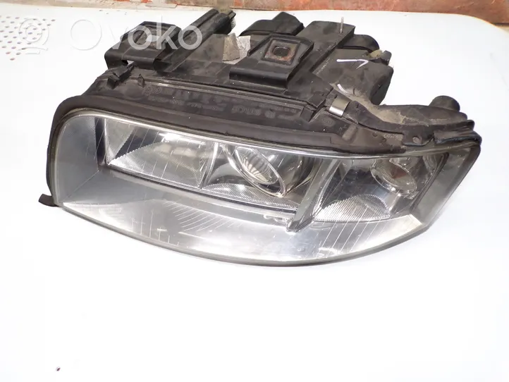 Audi A4 S4 B6 8E 8H Lampa przednia 