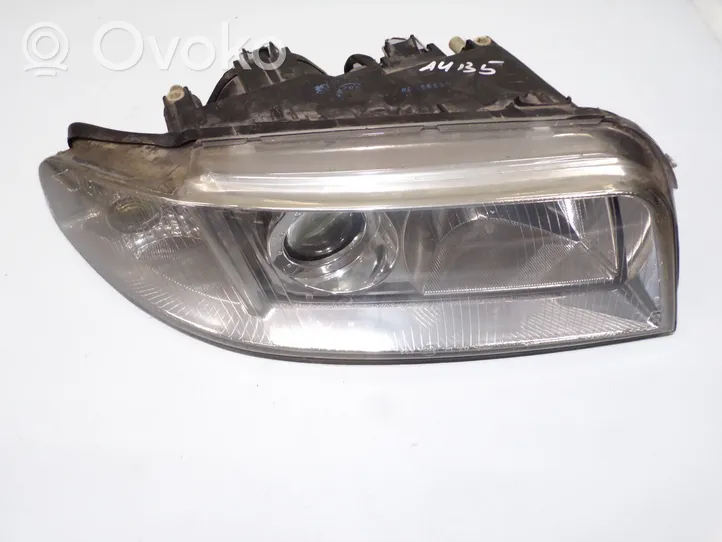 Audi A4 S4 B5 8D Lampa przednia 