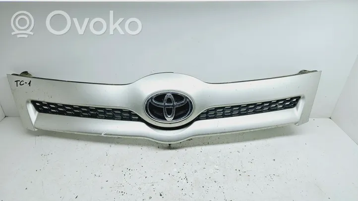 Toyota Corolla Verso AR10 Etupuskurin ylempi jäähdytinsäleikkö 531110F020