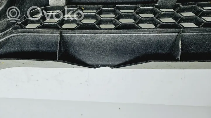 Toyota Corolla Verso AR10 Grille calandre supérieure de pare-chocs avant 531110F020