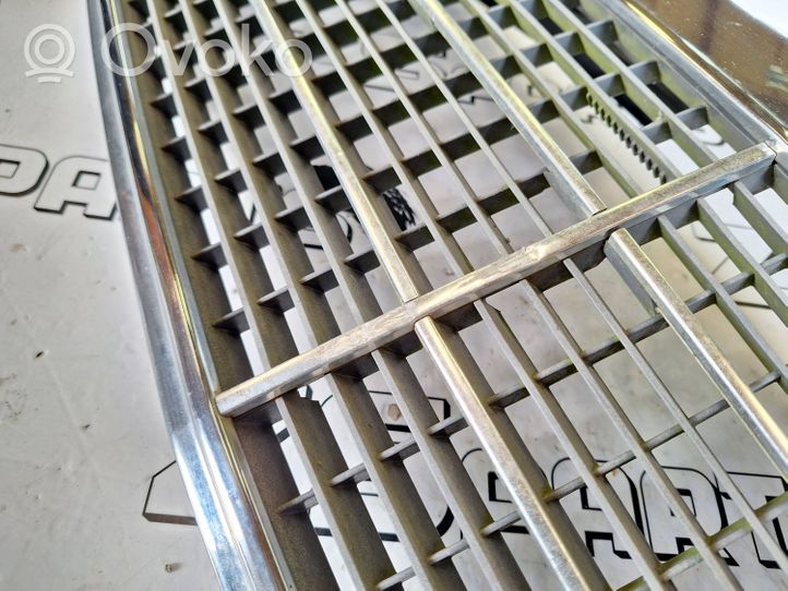 Mercedes-Benz E W210 Grille de calandre avant 2108880023