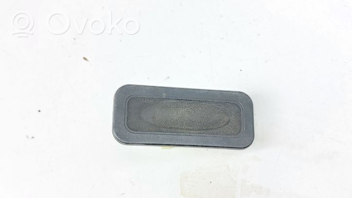 Renault Clio III Przełącznik / Przycisk otwierania klapy bagażnika 8200385615