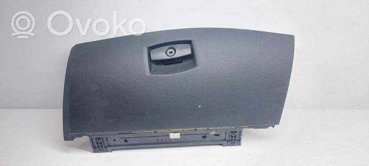 BMW 5 E60 E61 Hansikaslokeron kannen suoja 7063460