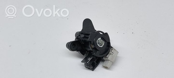 BMW 5 E60 E61 Takaluukun ulkopuolinen lukko 8241088