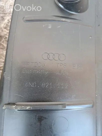 Audi A8 S8 D5 Supporto di montaggio del parafango 4N0821471A