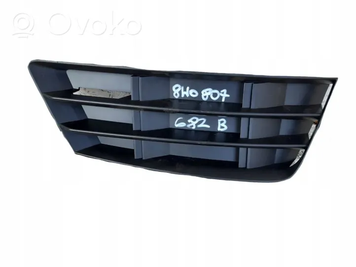 Audi A4 S4 B9 Kratka dolna zderzaka przedniego 8W0807682F