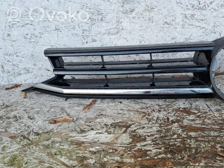 Volkswagen Touran III Grille calandre supérieure de pare-chocs avant 5TA853653B