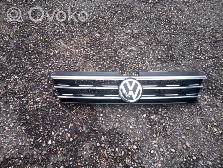 Volkswagen Tiguan Grotelės viršutinės 5NA853653A