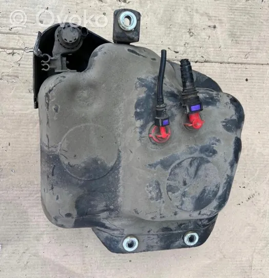 Audi A4 S4 B8 8K Serbatoio vaschetta liquido AdBlue 8K0131877