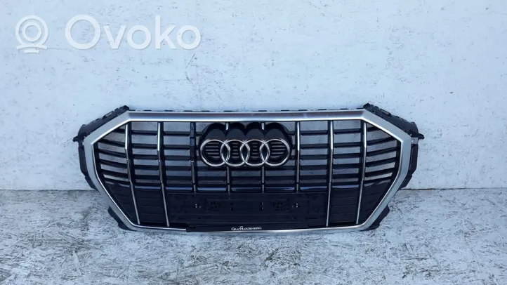 Audi Q3 F3 Grotelės viršutinės 83A853651B