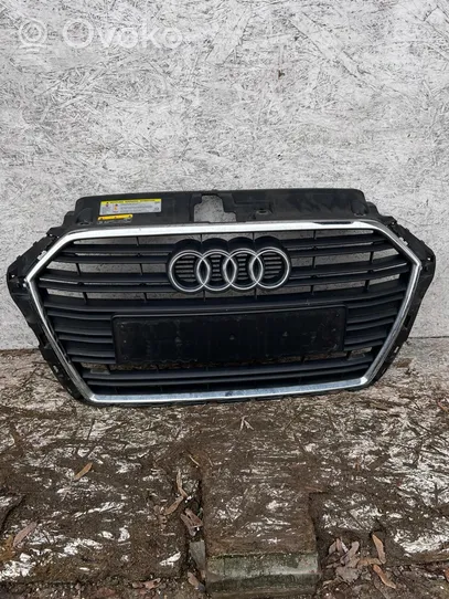 Audi A3 S3 8V Etupuskurin ylempi jäähdytinsäleikkö 8V3853651AA