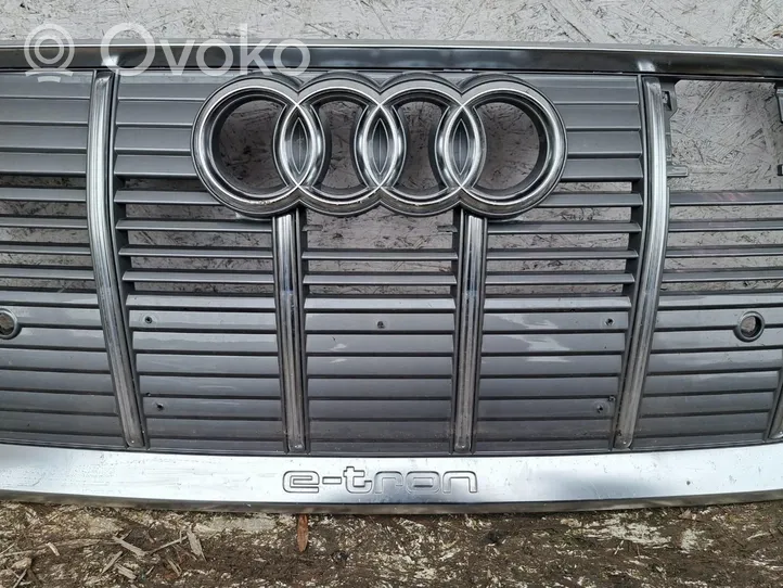 Audi e-tron Grotelės priekinės 4KE853651