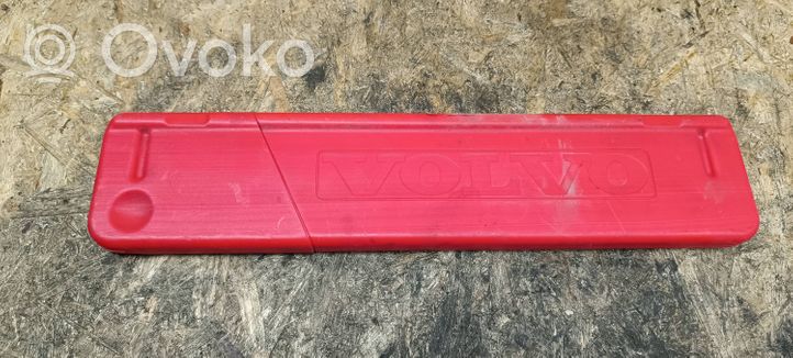 Volvo V50 Triangle d'avertissement 27R0303011