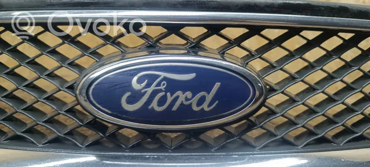 Ford Focus Etupuskurin ylempi jäähdytinsäleikkö 4M518138AE