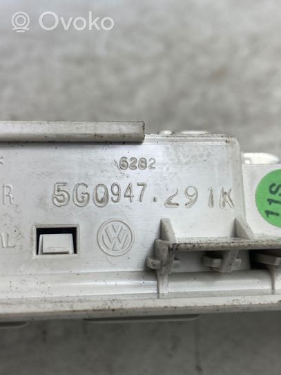 Volkswagen PASSAT B8 Lampka podsufitki tylna 5G0947291K