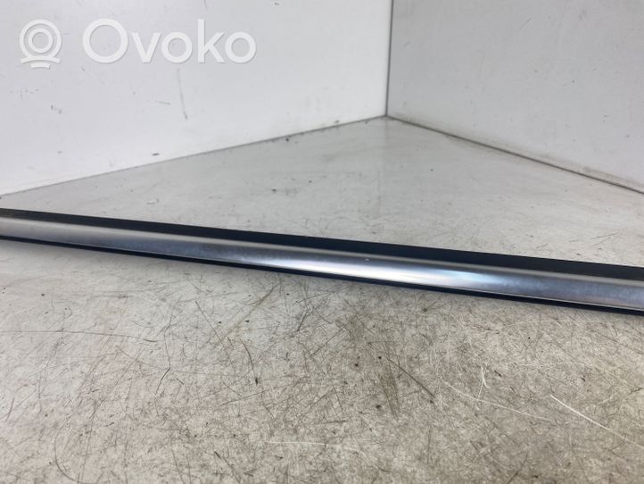 Volkswagen Tiguan Rivestimento modanatura del vetro della portiera anteriore 5N0837475E