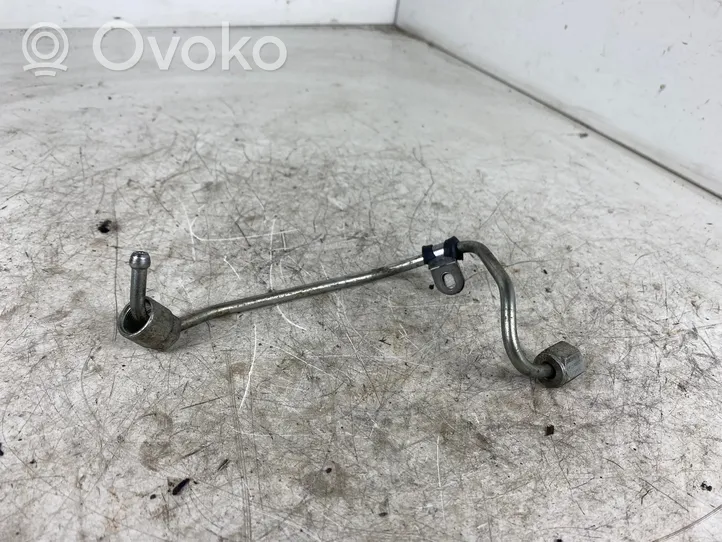 Audi A4 S4 B9 Listwa wtryskowa 04L130321C