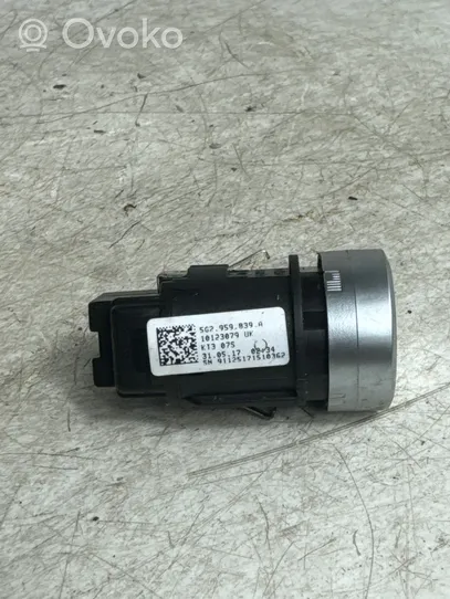 Volkswagen Golf VII Bouton poussoir de démarrage du moteur 5G2959839A