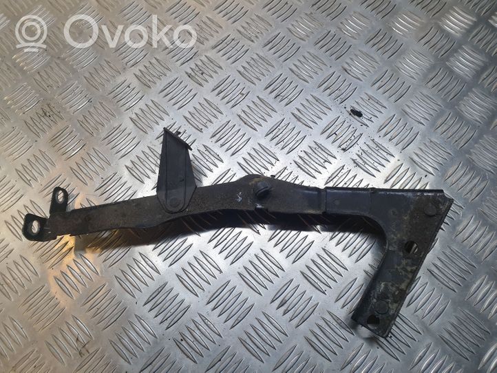 Audi A5 8T 8F Uchwyt / Mocowanie błotnika przedniego 8T0821135