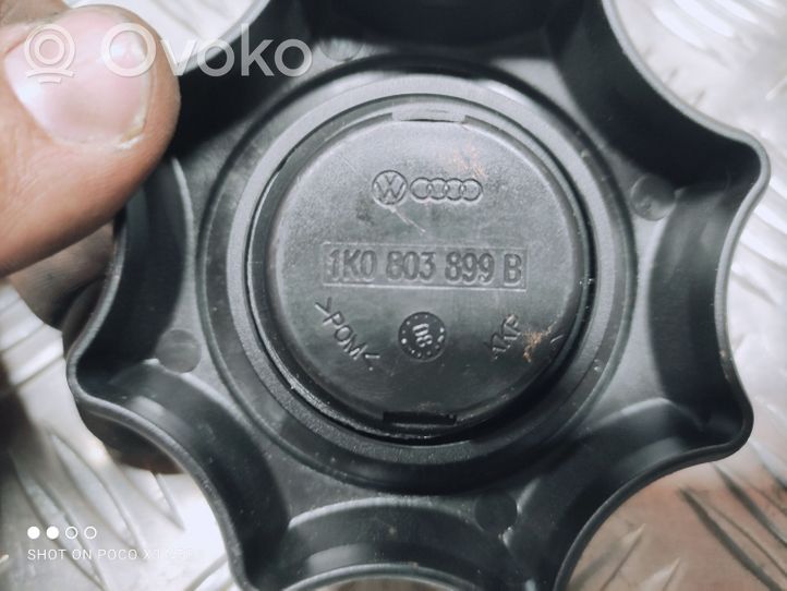 Volkswagen Eos Śruba mocowania koła zapasowego 1K0803899B