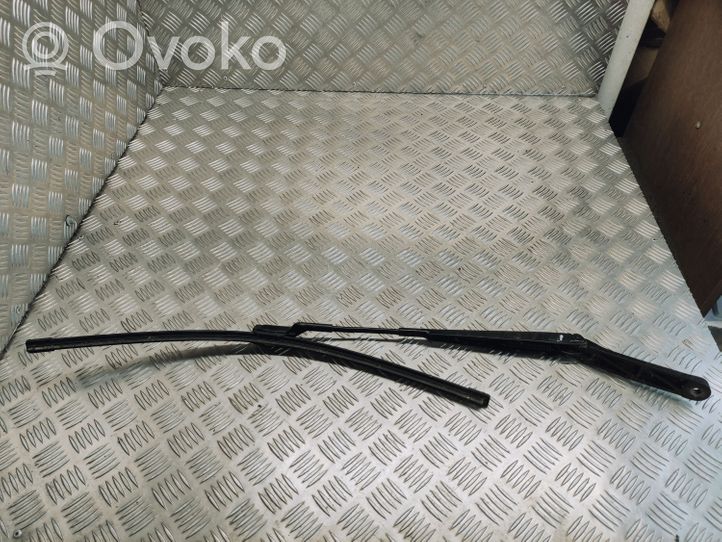 Volkswagen Golf VI Windshield/front glass wiper blade 