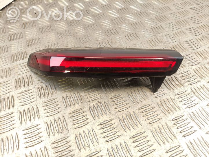 Citroen C4 III e-C4 Takaluukun takavalot 9831120680