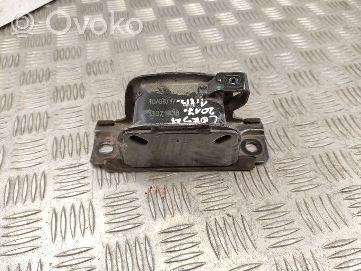 Opel Corsa E Wspornik / Mocowanie silnika 13371838