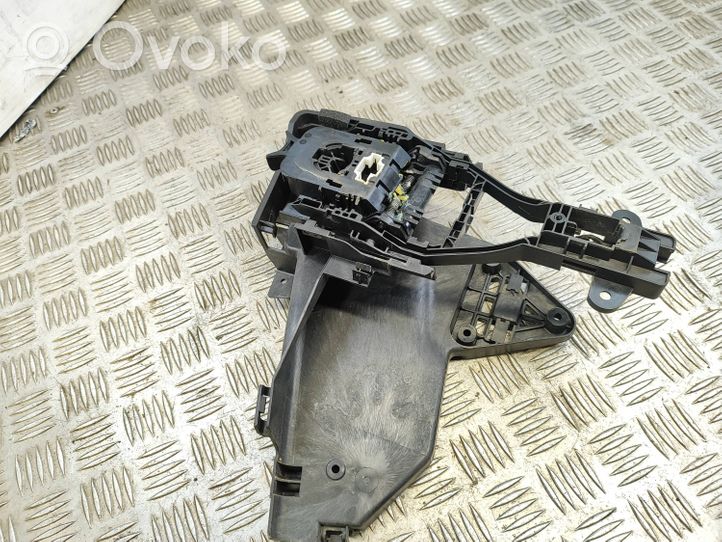 Volvo S60 Front door exterior handle/bracket 