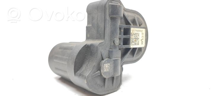 Volkswagen PASSAT B8 Motore del freno a mano/freno di stazionamento 3q0615405