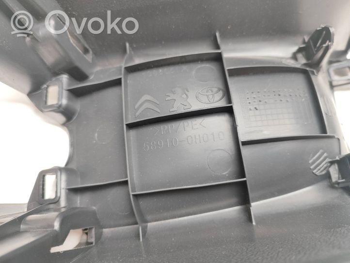 Toyota Aygo AB40 Kita centrinė konsolės (tunelio) detalė 589100H010