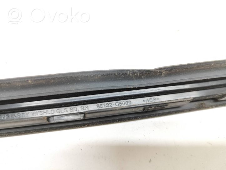 KIA Sorento Windshield trim 86132C5000