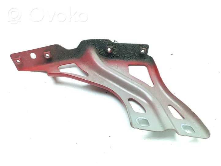 Audi Q3 8U Fender mounting bracket 8U0821136