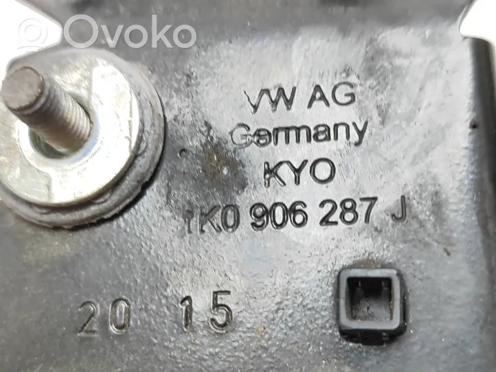 Audi Q3 8U EGR-venttiilin/lauhduttimen kiinnike 1K0906287J