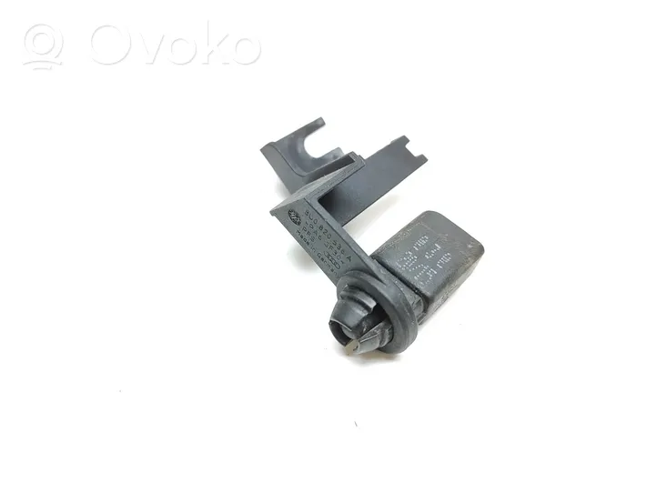 Audi Q3 8U Ārējā temperatūras sensors 8Z0820535