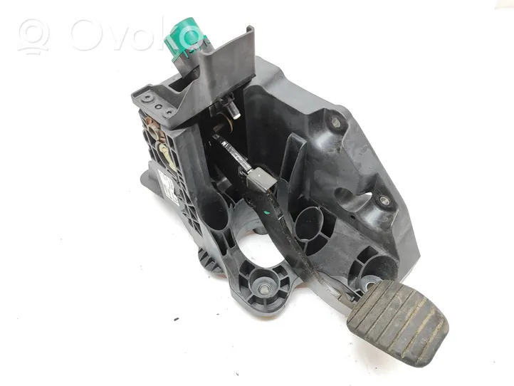 Renault Trafic III (X82) Brake pedal 465016415R