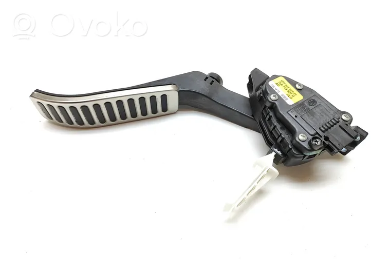 Volkswagen Touareg II Accelerator throttle pedal 7L0723507D