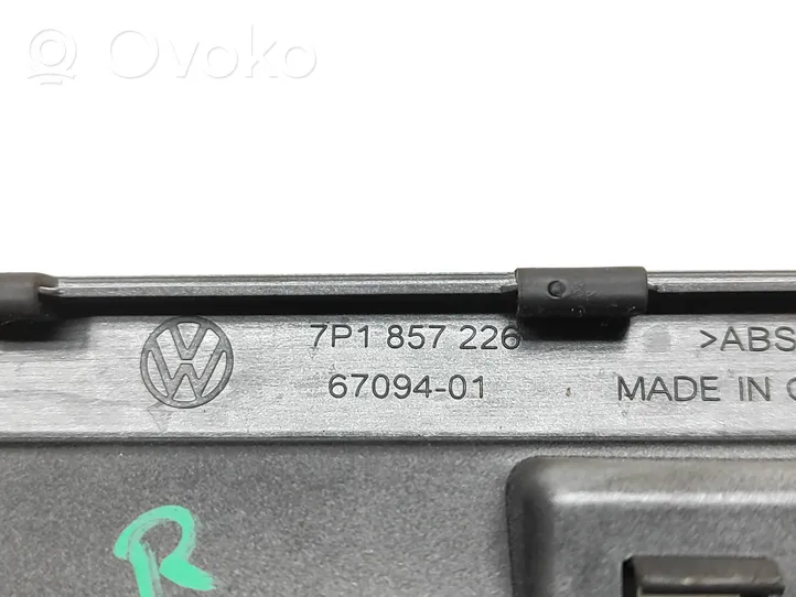 Volkswagen Touareg II Verkleidung Kombiinstrument Cockpit 7P1857226